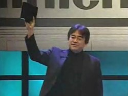 Satoru Iwata holding a Wii